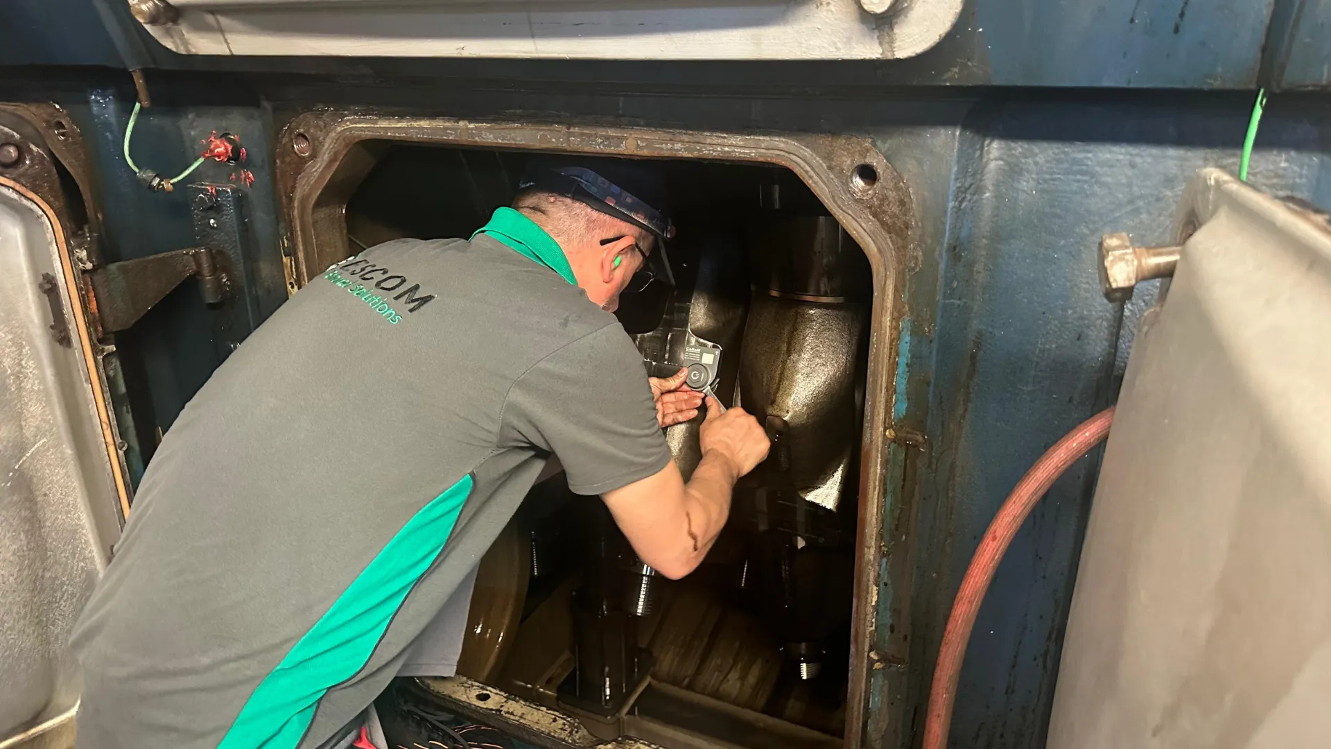 Field installation of CoRoM wireless batteryless con-rod bearing temperature sensor on marine diesel engine con-rod
