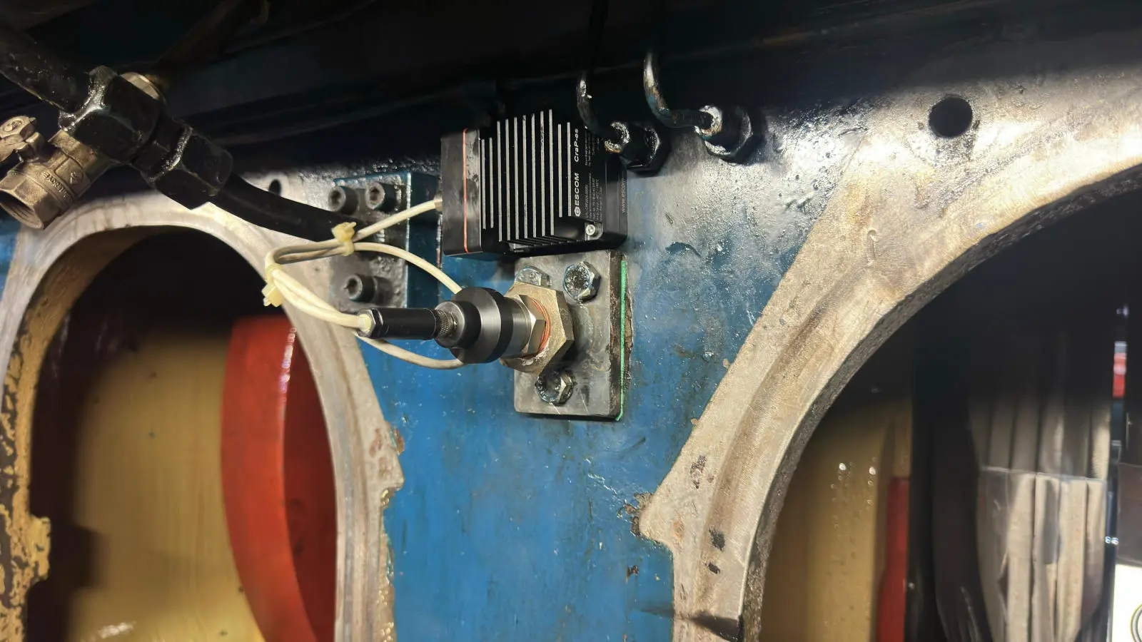 Industrial wireless and battery-free sensor installation showing detail of the Black Sea3 - MAN 51/60 - Wireless & Battery-free & Real-Time Industrial Sensor
